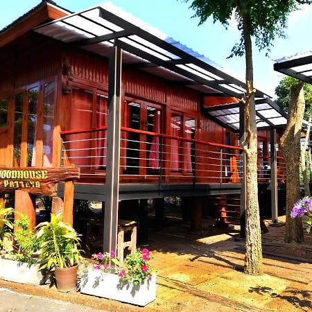 Wood House Pattaya Exterior foto