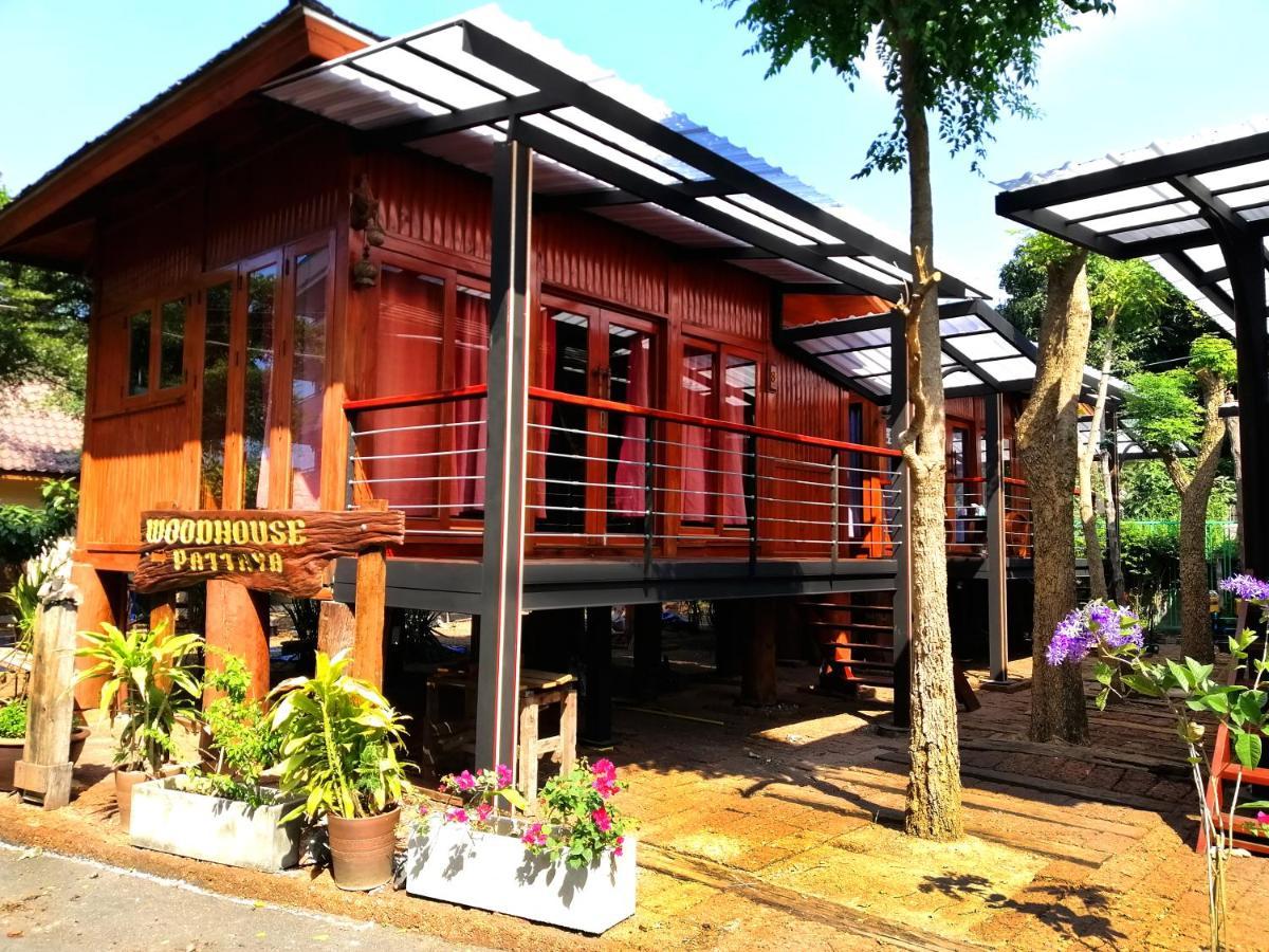 Wood House Pattaya Exterior foto