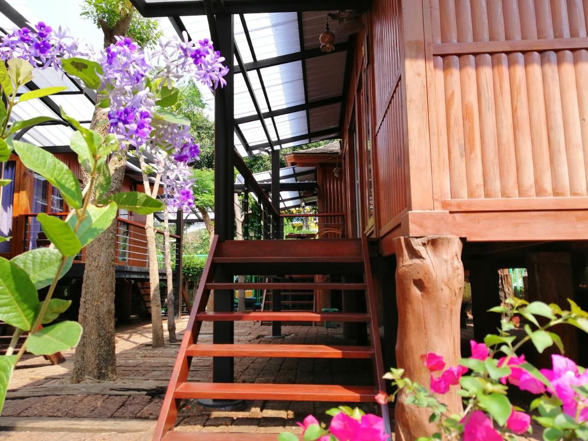 Wood House Pattaya Exterior foto