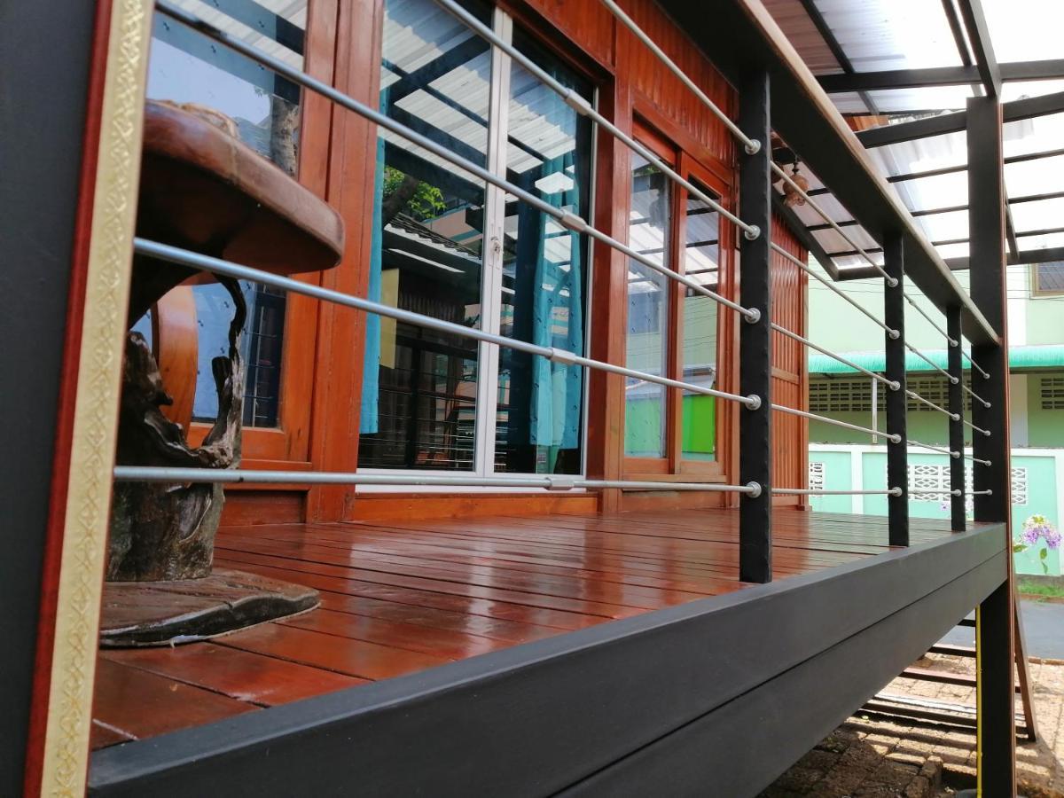 Wood House Pattaya Exterior foto
