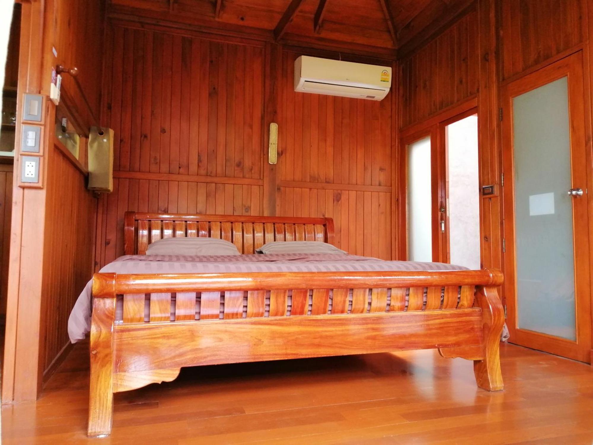 Wood House Pattaya Exterior foto