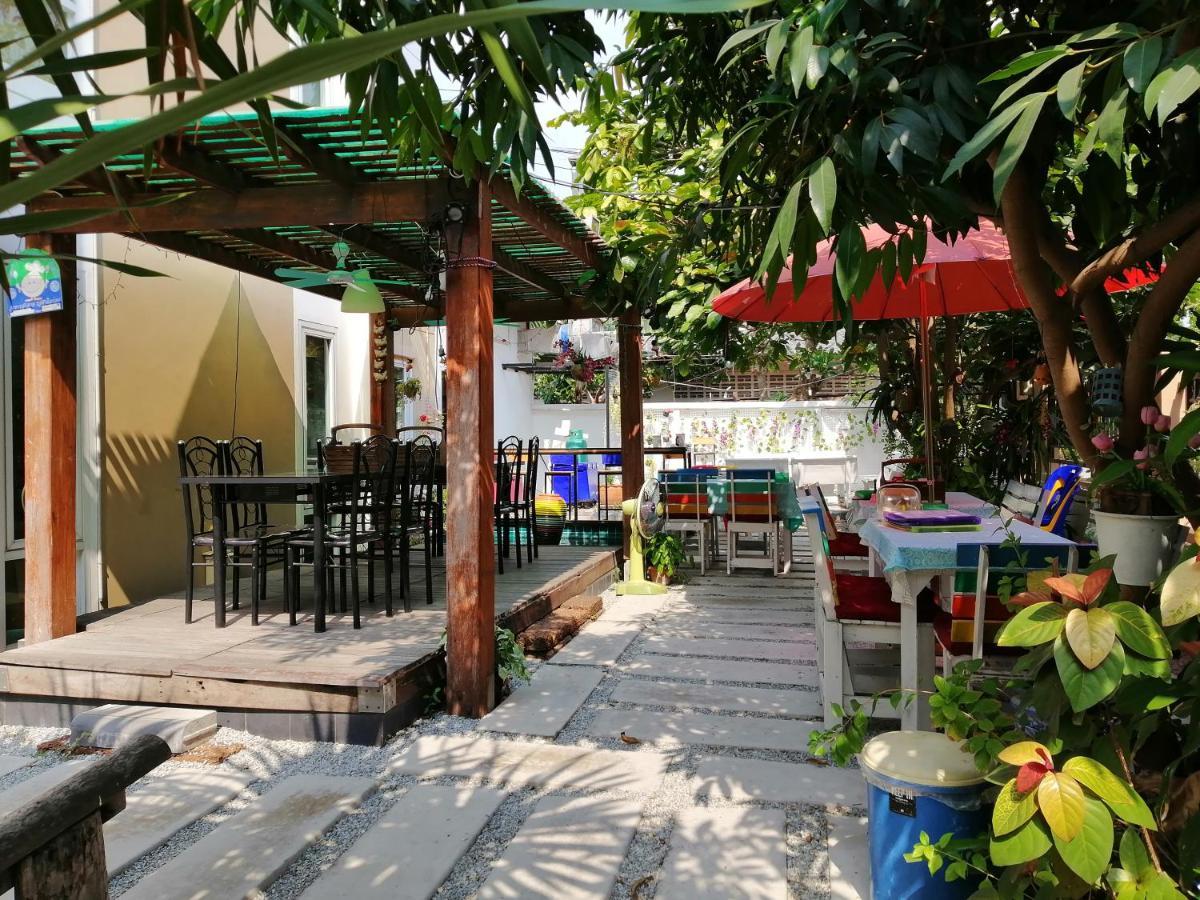 Wood House Pattaya Exterior foto