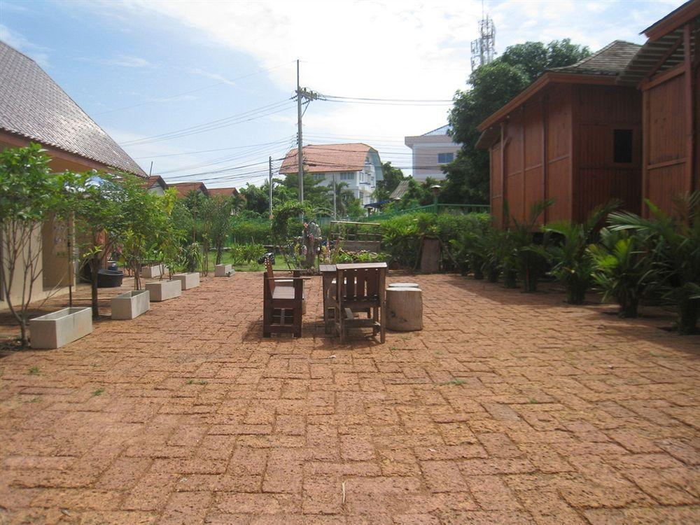 Wood House Pattaya Exterior foto