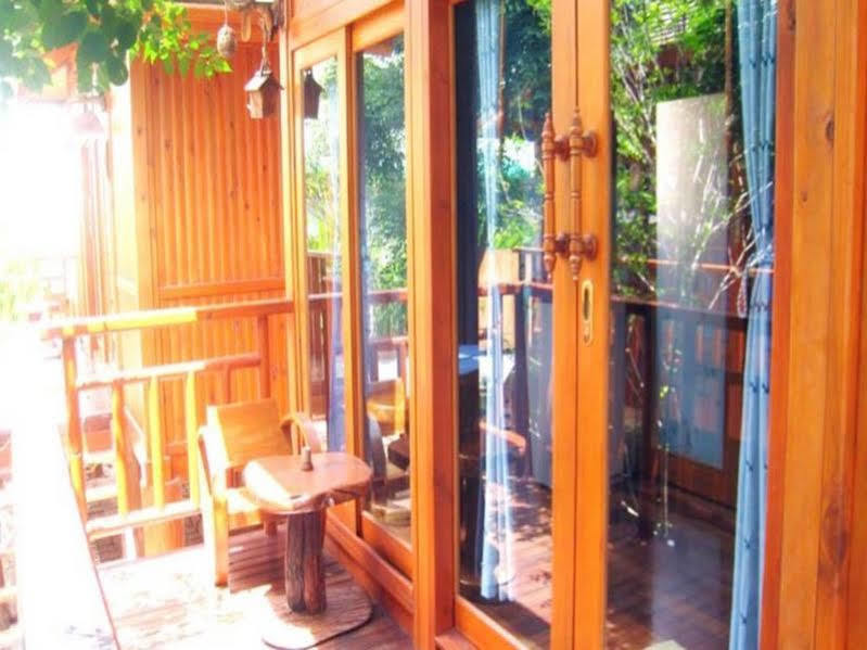 Wood House Pattaya Exterior foto