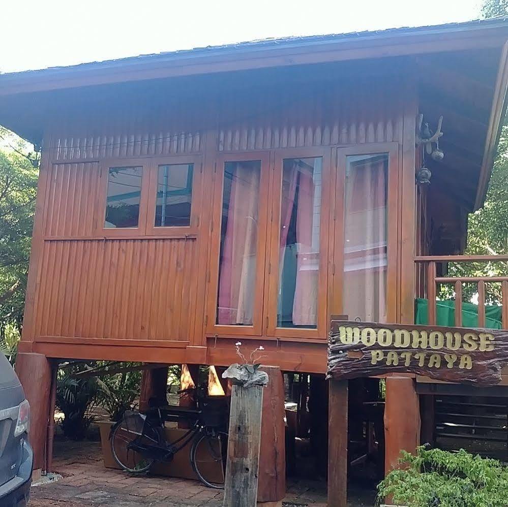 Wood House Pattaya Exterior foto
